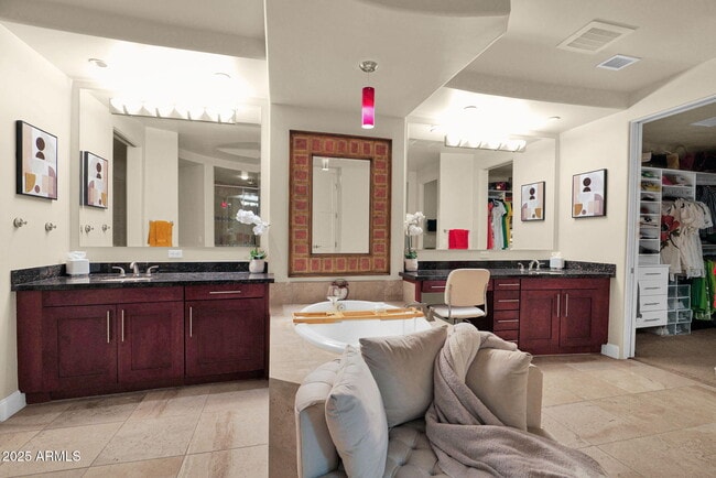 Building Photo - 8 Biltmore Estates Dr