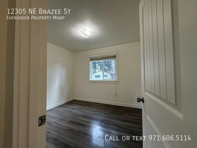 Building Photo - 12305 NE Brazee St