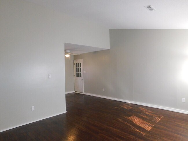 Building Photo - Charming Home in Havelock