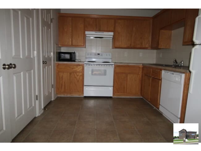 Building Photo - 4102 Janelle Dr