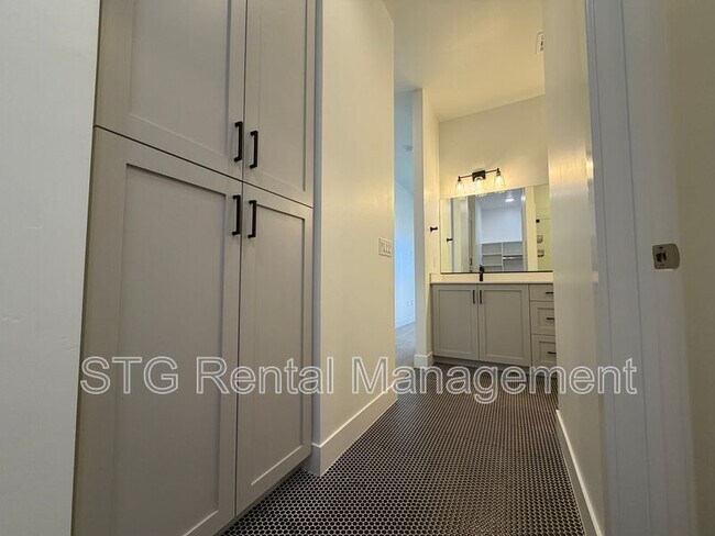 Building Photo - 2908 Church Oak Dr