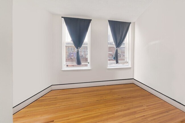 Building Photo - 5 N Margin St
