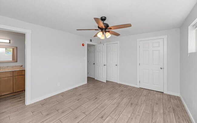 Building Photo - Fully Renovated 2 Bed / 2 Bath in Central ...