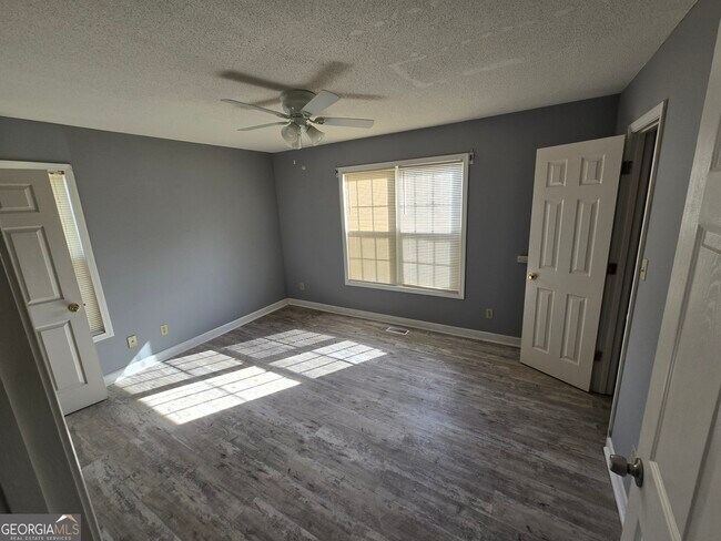 Building Photo - 629 Hanson St