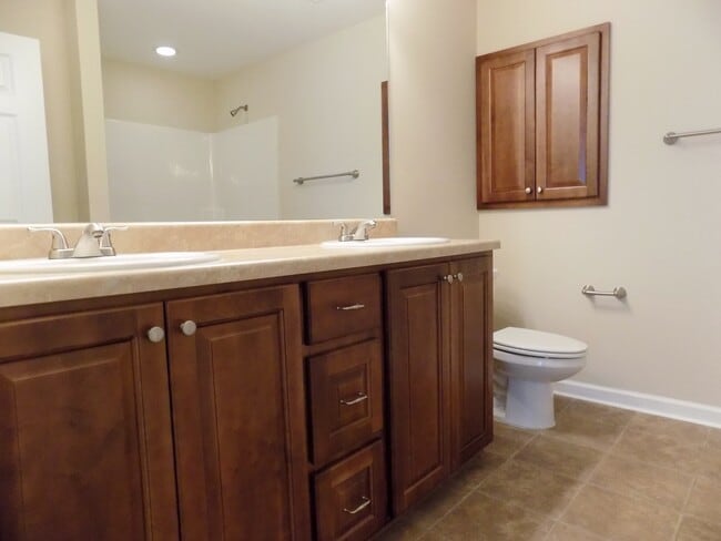 Building Photo - 55 Rivermoor Ct