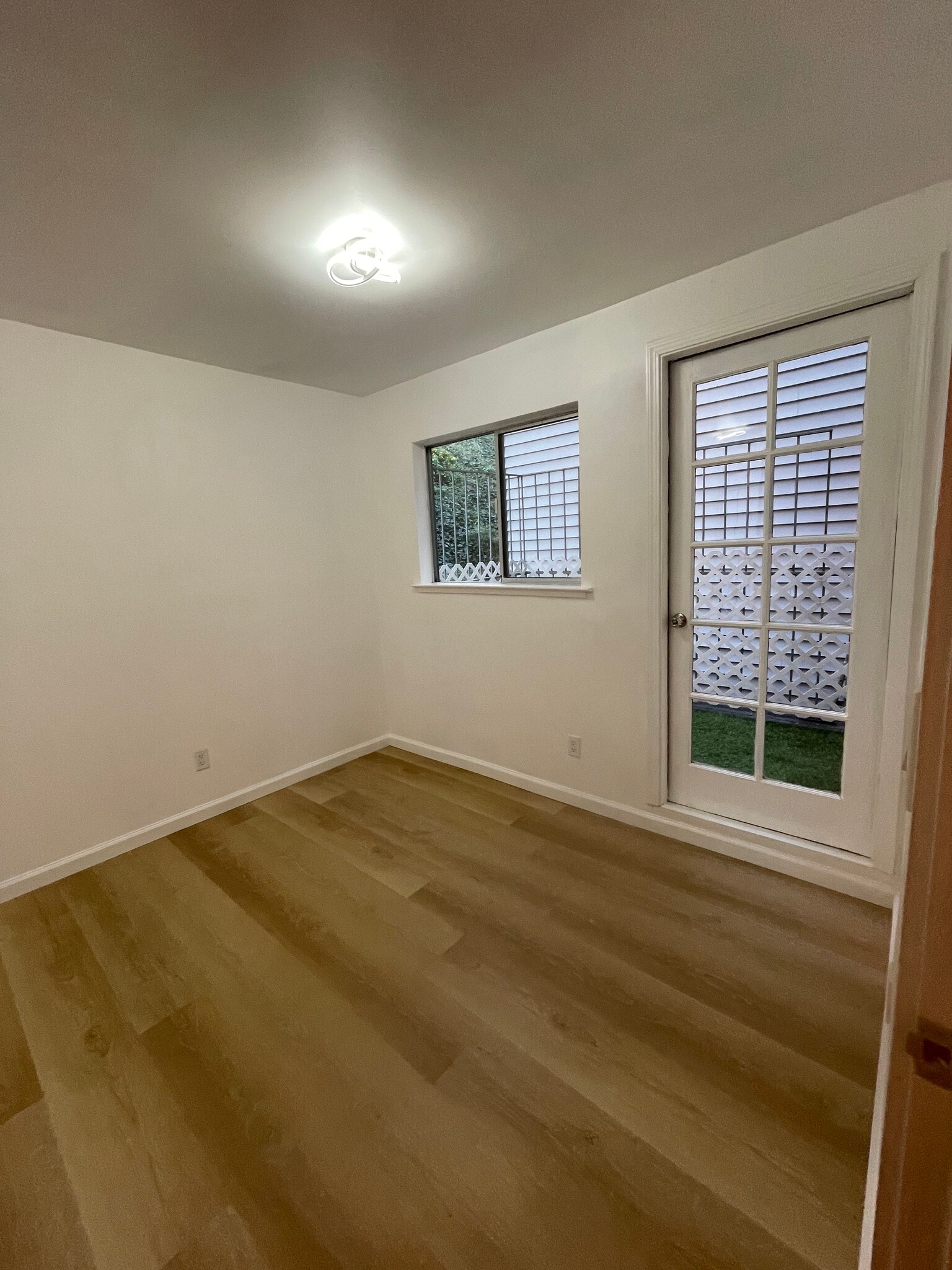 Building Photo - 144 Locksley Ave