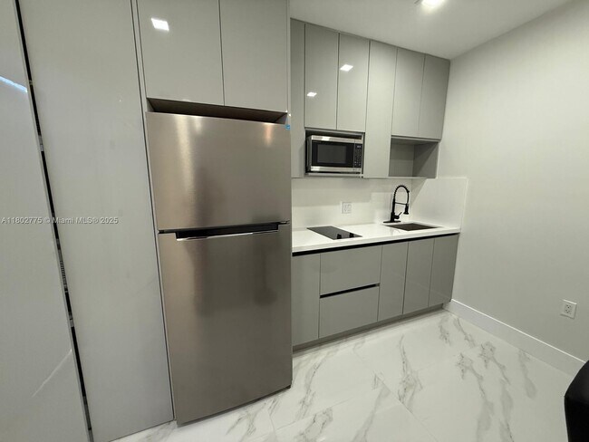 Building Photo - 15711 SW 106th Ave