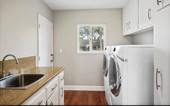 Building Photo - 3733 Beverly Ridge Dr