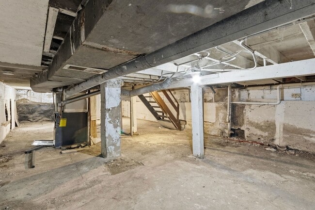 Building Photo - 6913 S Throop St