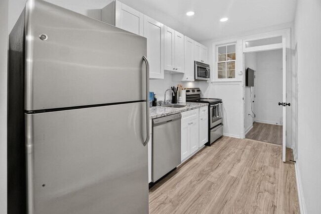 Building Photo - 1211 Simms Pl NE