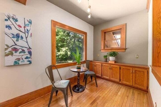 Building Photo - 824 N 66th St