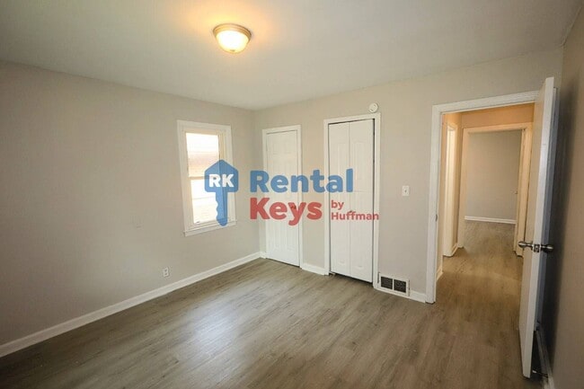 Building Photo - Two Bedroom House | Move in Ready
