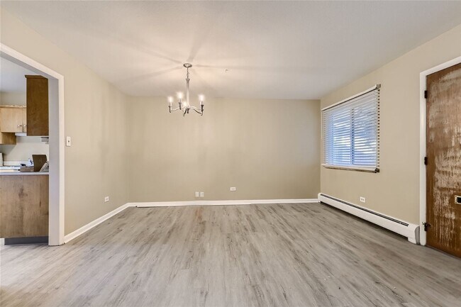 Building Photo - Affordable 3bed/ 1 bath apartment 1 month ...