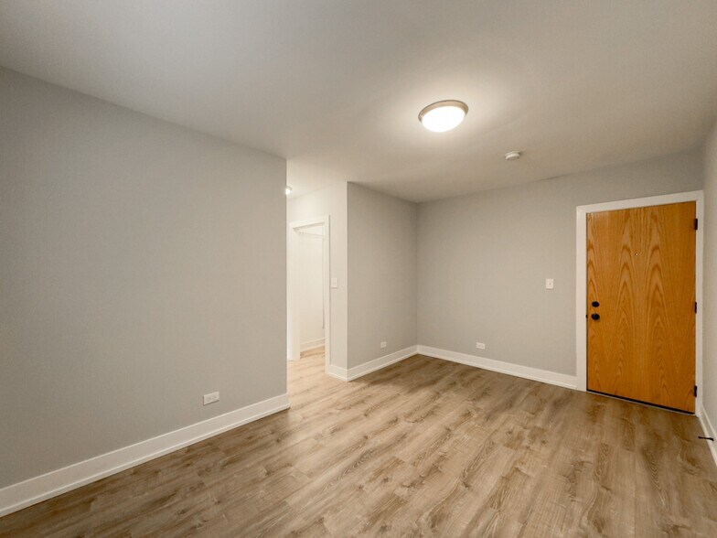 Building Photo - 434 W Belden Ave