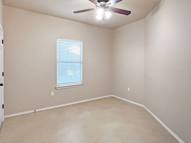 Building Photo - Beautiful Duplex Home In New Braunfels