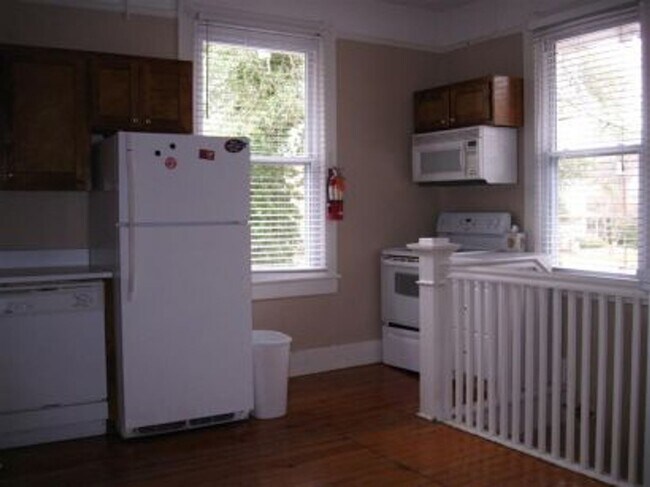 Building Photo - Olde Shandon duplex