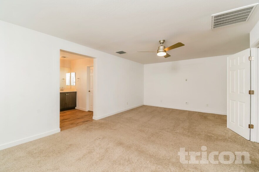 Building Photo - 4804 S Mole