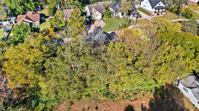 Building Photo - 634 S Happy Hollow Rd