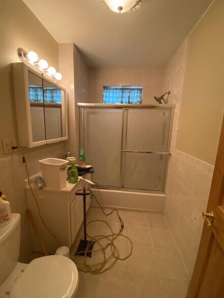 Building Photo - 64 Paris St