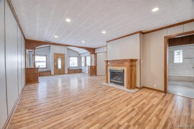 Building Photo - 321 Longspur Ln