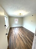 Building Photo - 2992 W McMicken Ave