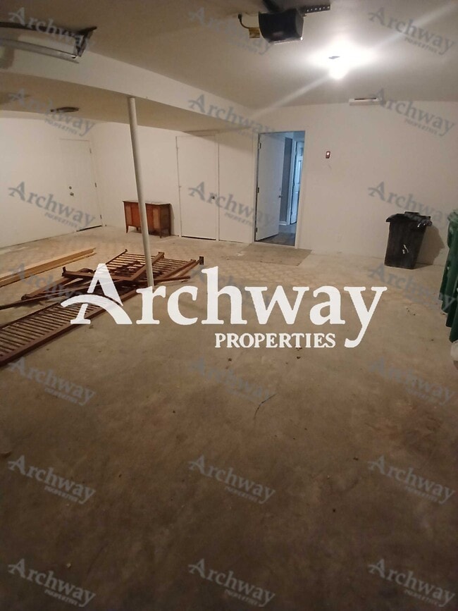 Building Photo - 1319 S 28th St