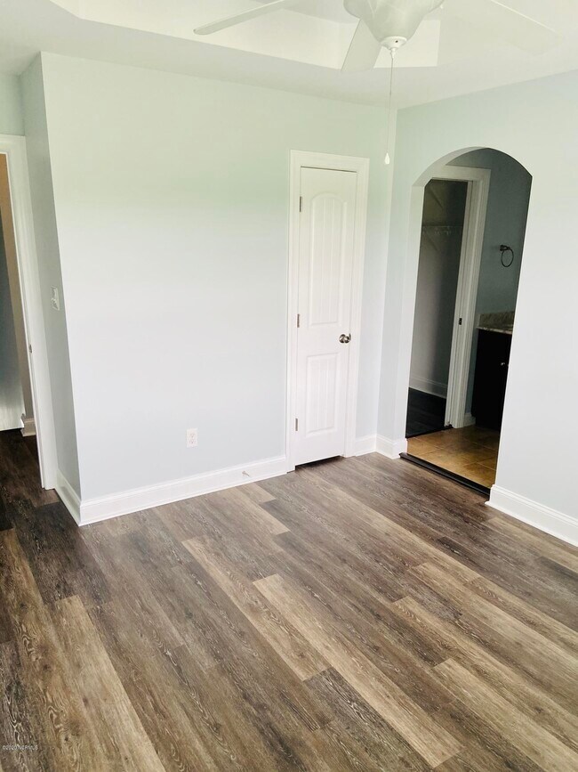 Building Photo - 100 Parrot Landing Dr