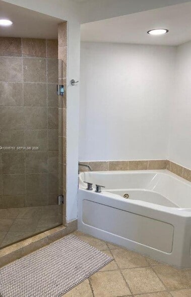 Building Photo - 18201 Collins Ave