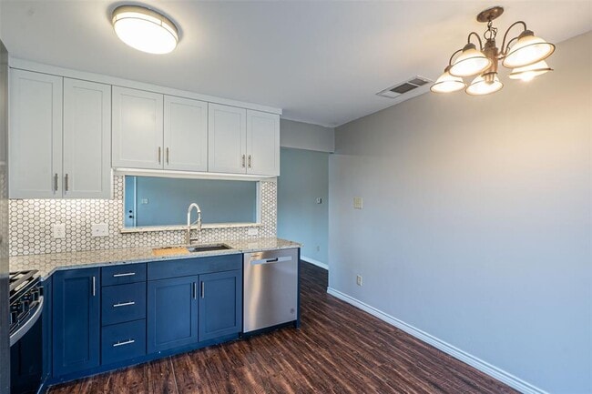 Building Photo - 304 W William Cannon Dr