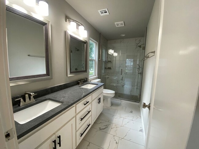 Building Photo - Beautiful home for rent in Coweta!!