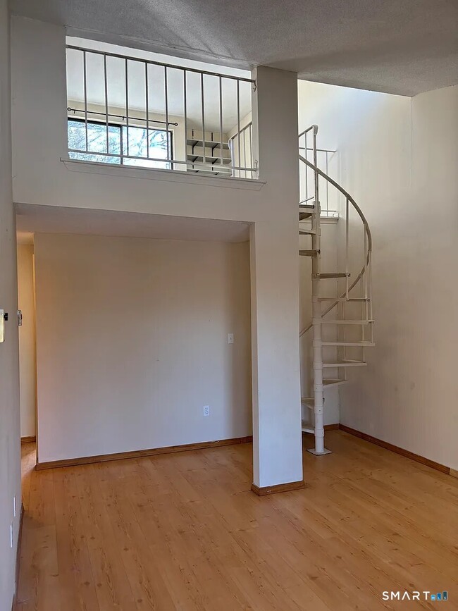 Building Photo - 17 Burgundy Hill Ln