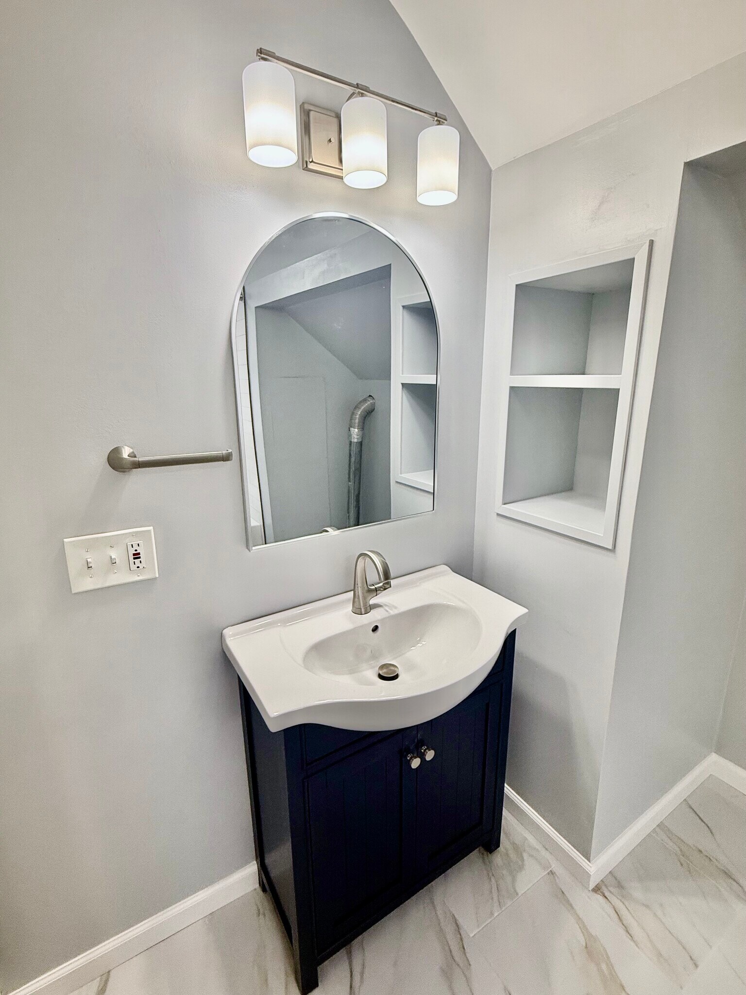 Building Photo - 1907 Mentor Ave