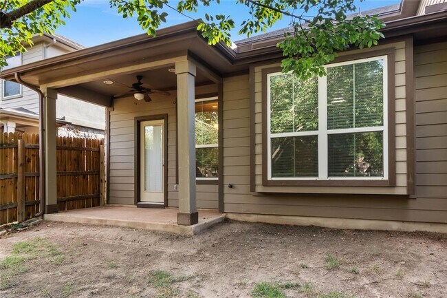 Building Photo - 13400 Briarwick Dr