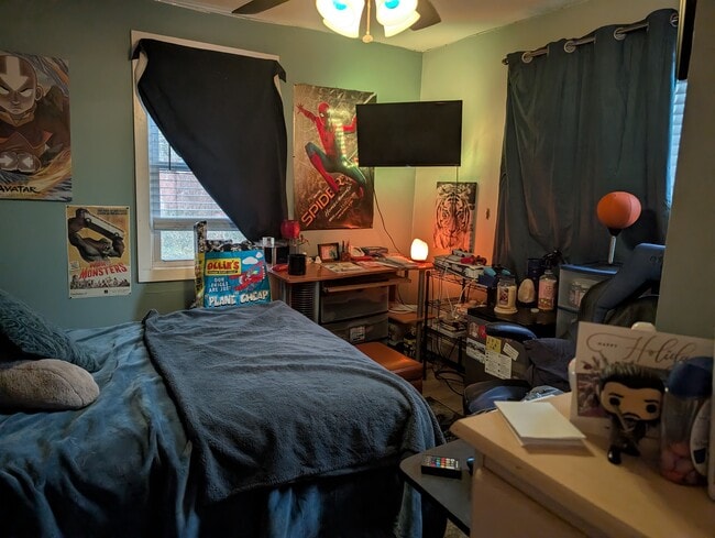 Building Photo - 15 Plandome Pl