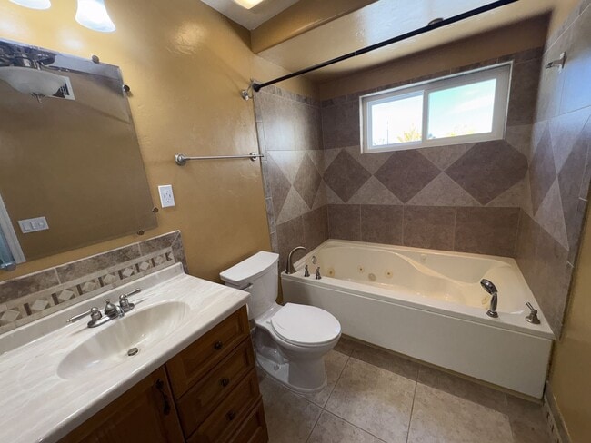 Building Photo - Beautiful eastside location