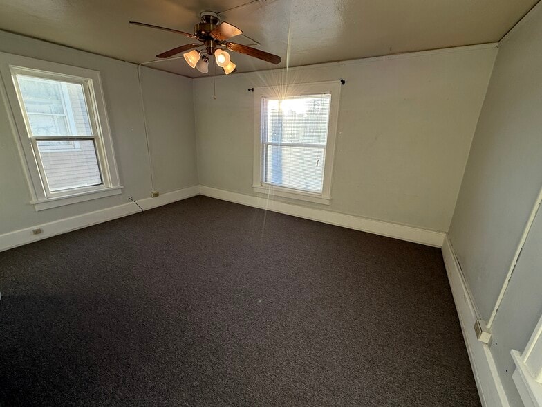 Building Photo - 222 N Dubuque St