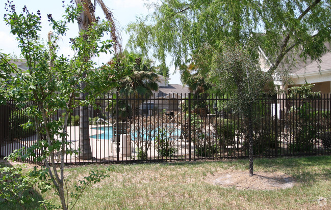 Building Photo - Oak Arbor Townhomes