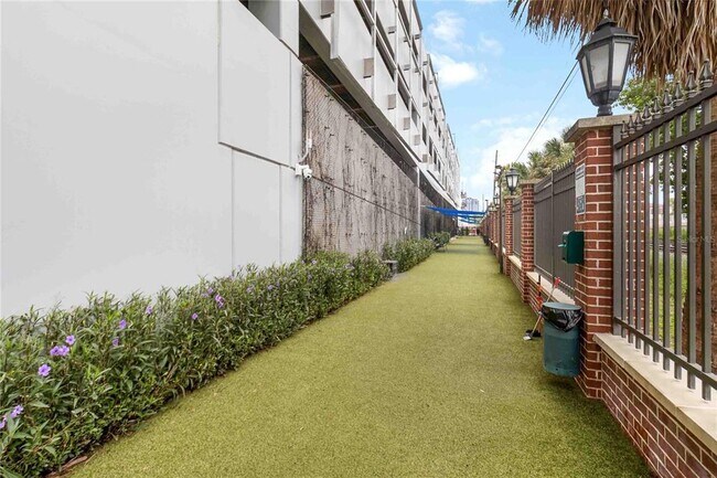 Building Photo - 62 W Colonial Dr