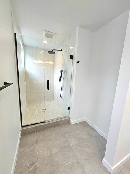 Building Photo - 922 16th Ave