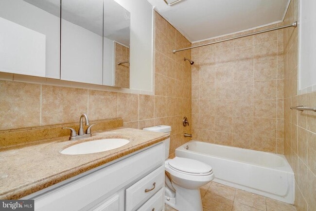 Building Photo - 38 Holly Ct