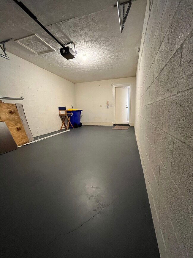 Building Photo - 1580 SW Crossing Cir