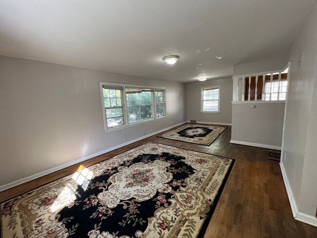 Building Photo - Steps from Kansas State University! Spacious 4-Bedroom Duplex