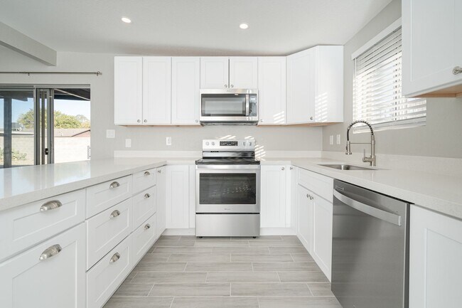 Building Photo - Stunning 3-Bedroom Home in Prime Glendale Location