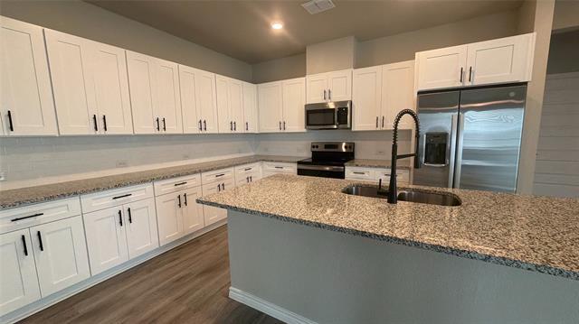 Building Photo - 909 Blossom Ln