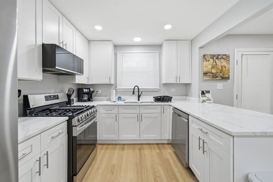 Building Photo - 12804 W Playfield Dr