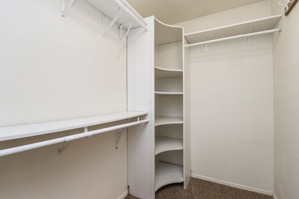 Building Photo - 1081 E Horseshoe Dr