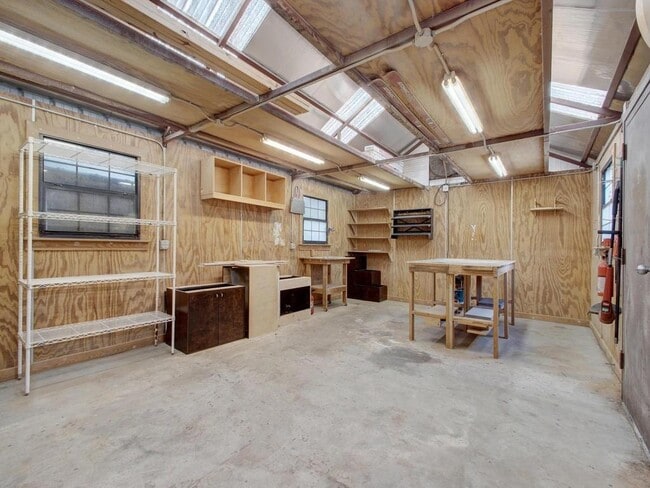 Building Photo - 1110 Fieldcrest Dr