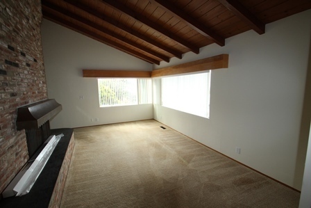 Building Photo - Expansive 3BD/2BA in North PB w/ Bay and O...