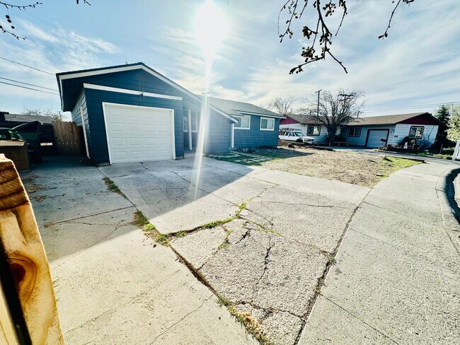 Building Photo - 3221 Downey Ave