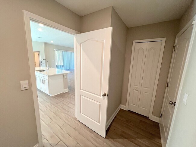 Building Photo - GORGEOUS 5 Bed 4 Bath 3 Car Garage HOME w COMMUNITY POOL for RENT!
